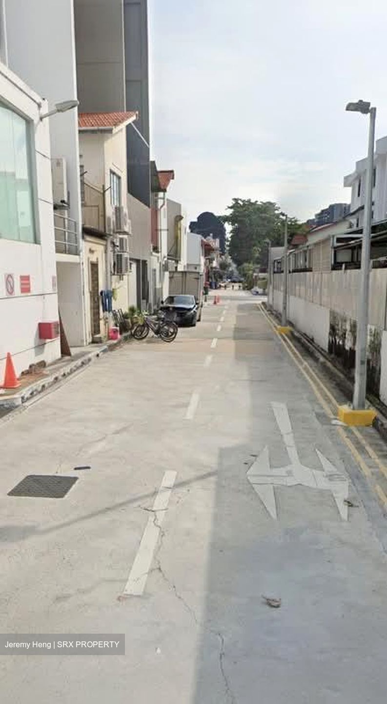 Changi Road (D14), Shop House #594920571